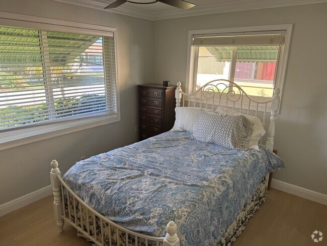 Building Photo - 4920 NW 54th St Rental