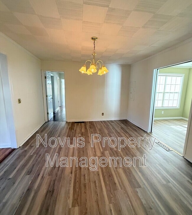 Photo - 100 W Greenwood Dr