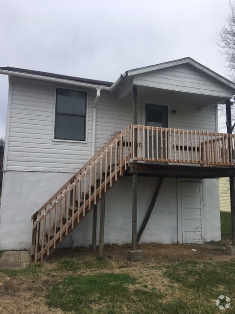 Building Photo - One Bedroom One Bath Apartment in Dunbar