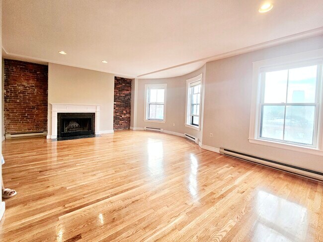 1750 Washington St Unit 3