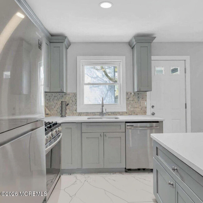 Photo - 1145 Roe Ave
