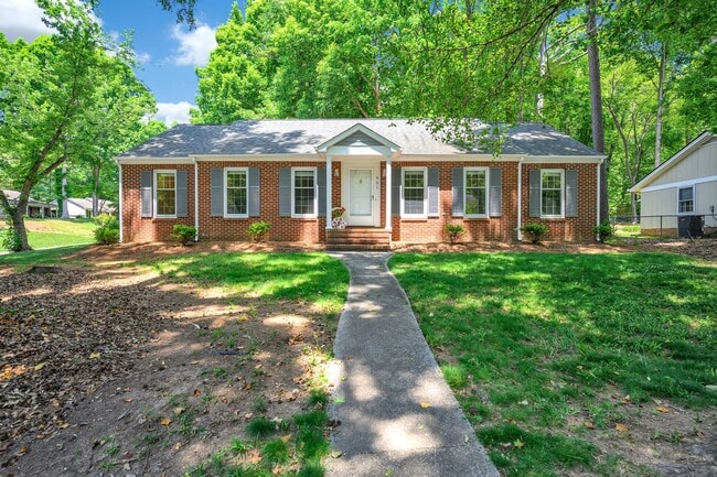 Building Photo - Charming Ranch Home in Matthews
