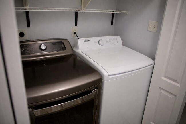 Photo - 427 Peyramale Ct