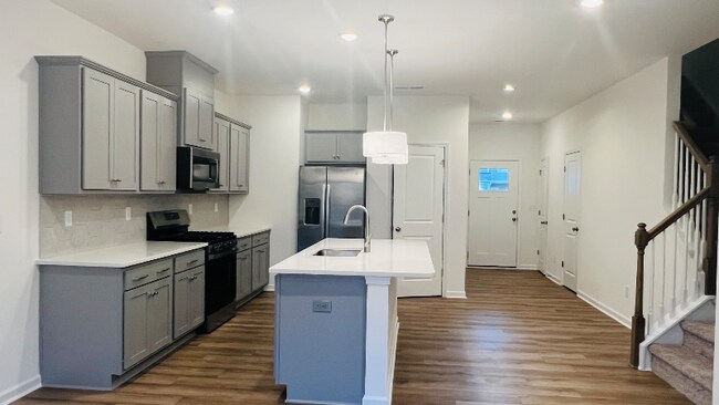 Photo - 757 Kitfox Dr NW