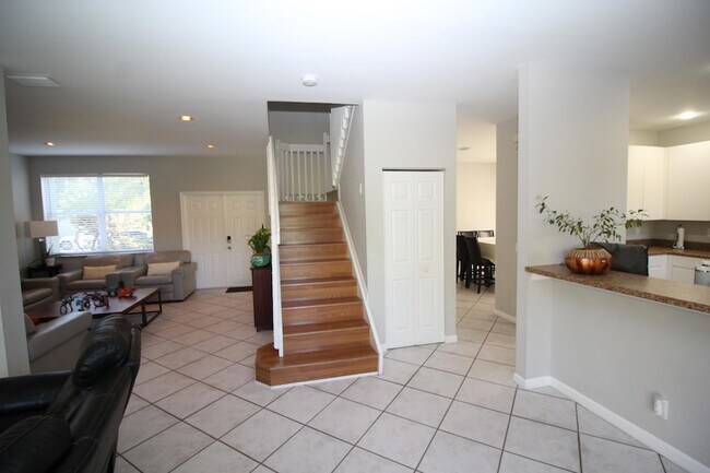 Photo - 1396 Banyan Way