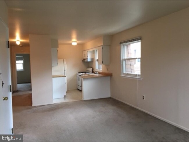 Building Photo - 2410 David Dr Unit 2ND FL