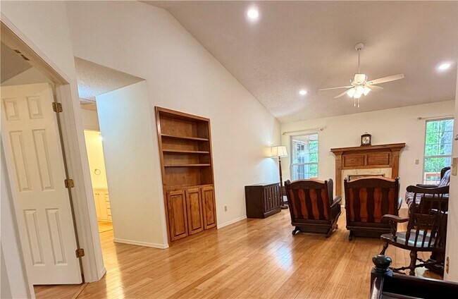 Photo - 11 Blakeney Ln