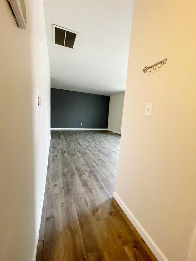 Photo - 712 Juniper Dr