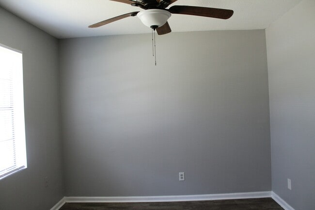 Photo - 6916 Bradshaw Dr