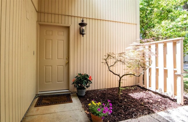 Photo - 7922 Horse Chestnut Ln