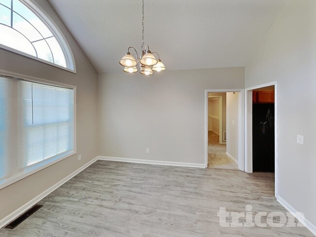 Photo - 37 Abbotsford Dr