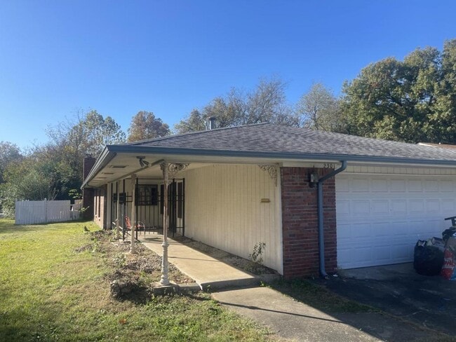 Building Photo - 2301 Columbus Ave