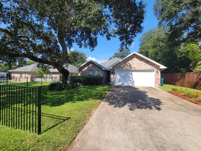 Photo - 712 Hazel Dr