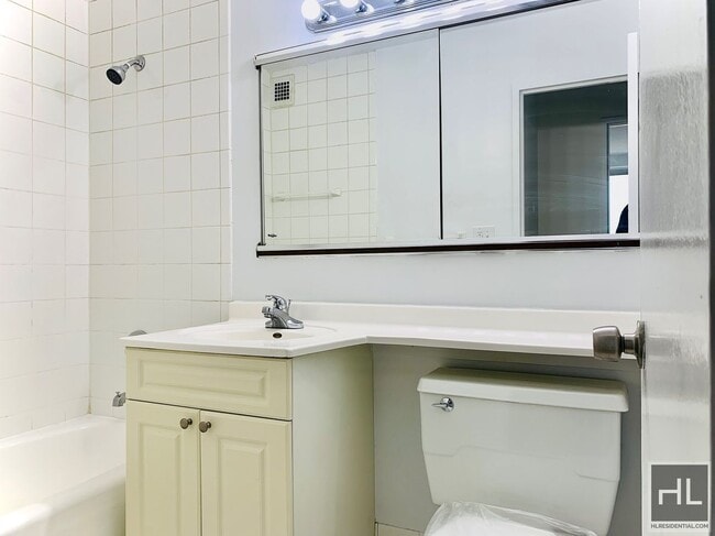 Photo - HENRY HUDSON PKWY W Unit 16V