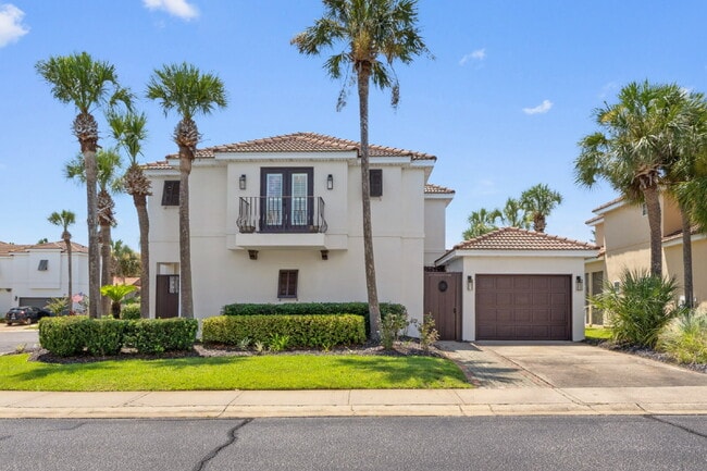 3 bedroom/ 2.5 bathroom in Destin, FL!