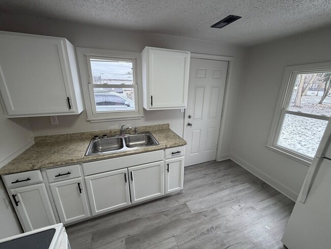 Photo - 758 Dryden Rd