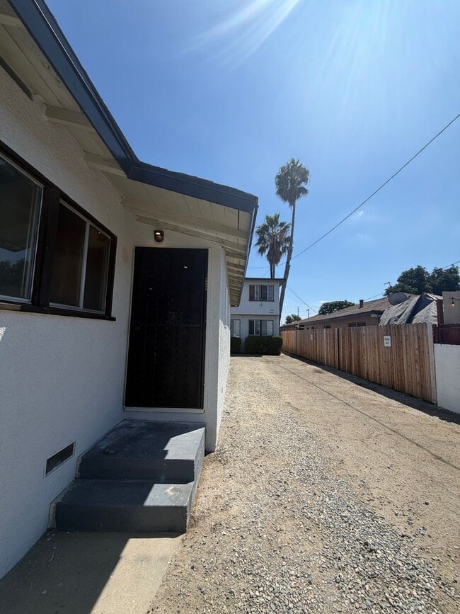 Photo - 15512 S White Ave Unidad 15514 S White Ave