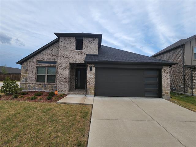 Photo - 621 Maple Leaf Way