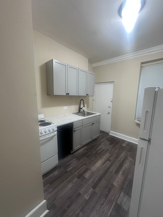 Photo - 1833 Division St