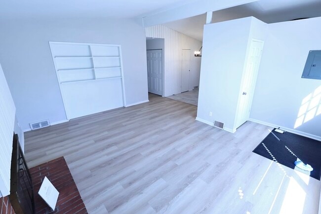 Photo - 1859 Delia Ave