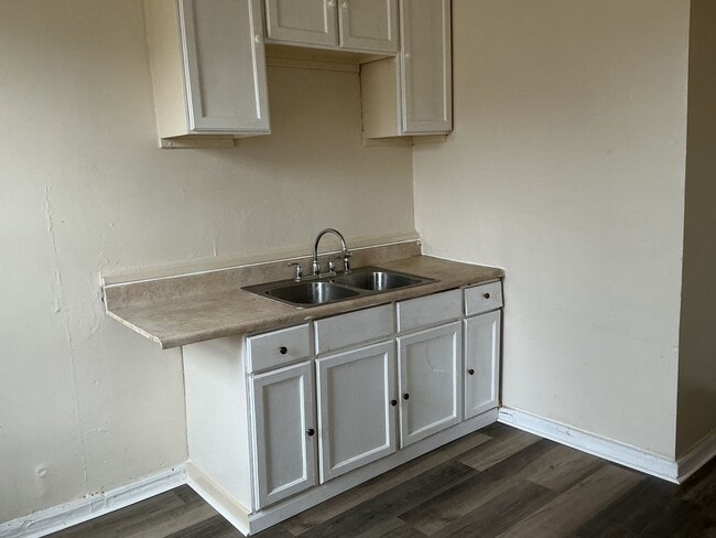 Building Photo - 1120-22 W Hadley St Unit Lower Rear