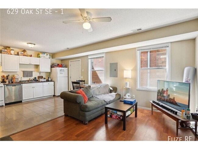 Photo - 629 SE Oak St Unit 1