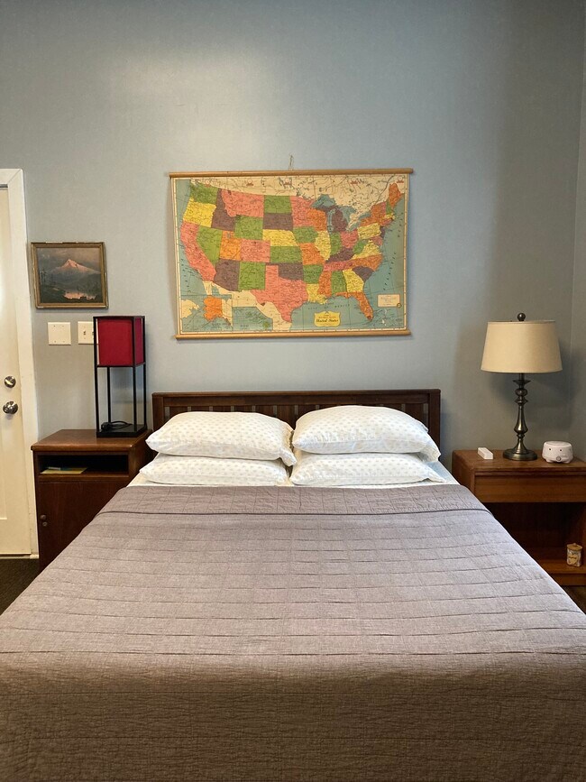 Photo - 1910 Donner St Apartments