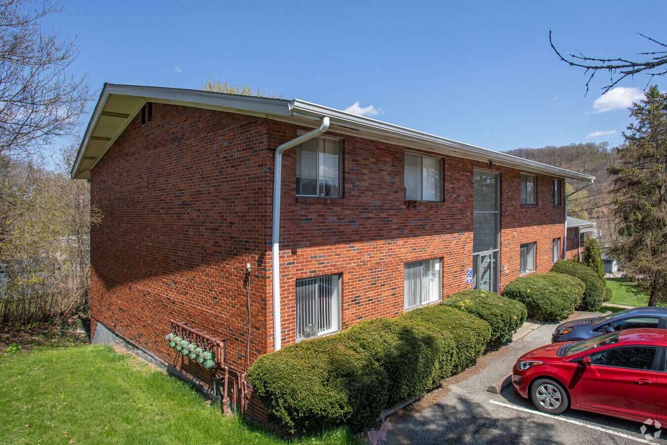 Crown Plaza Apartments Mckeesport, PA