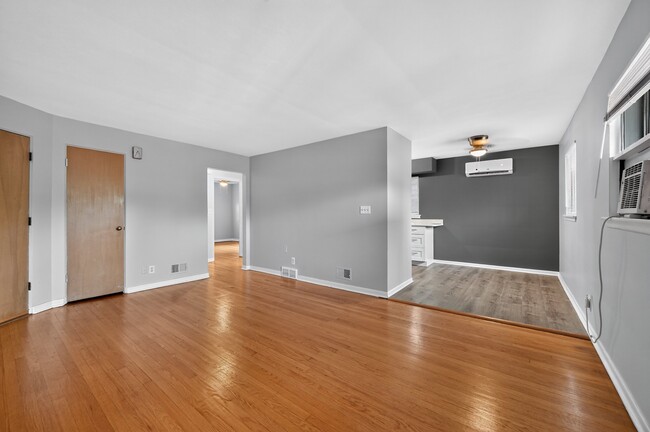 Photo - 1141 Waukegan Rd Unit 2 Bedroom
