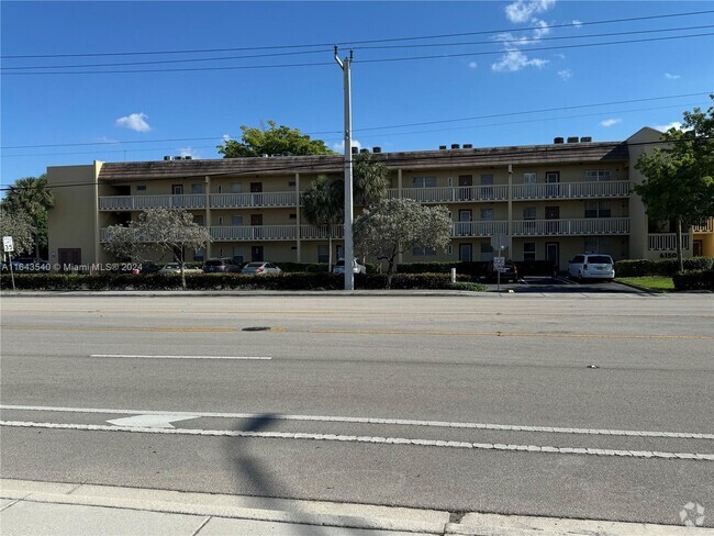 Building Photo - 6150 NW 62nd St Unit 312 Rental