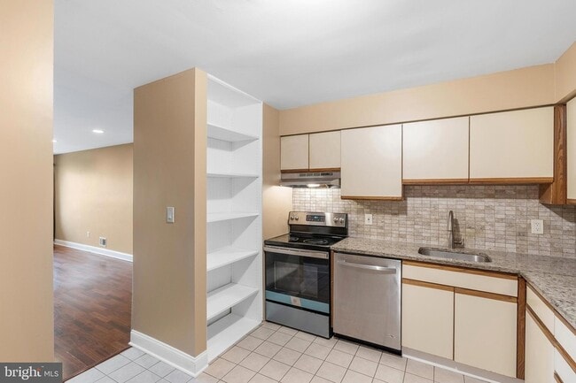 Photo - 2 Avon Dr Unit E