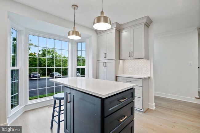 Building Photo - 165 E St NE