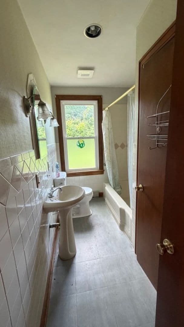Photo - 520 W 8th St