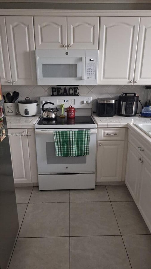 Photo - 655 W 68th St