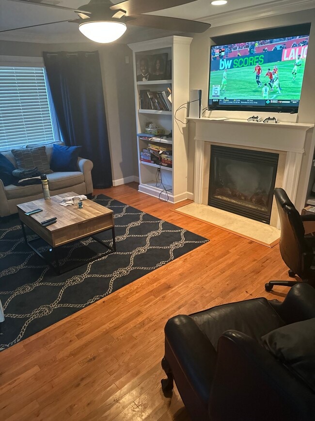 Building Photo - 618 Mt Vernon Ave