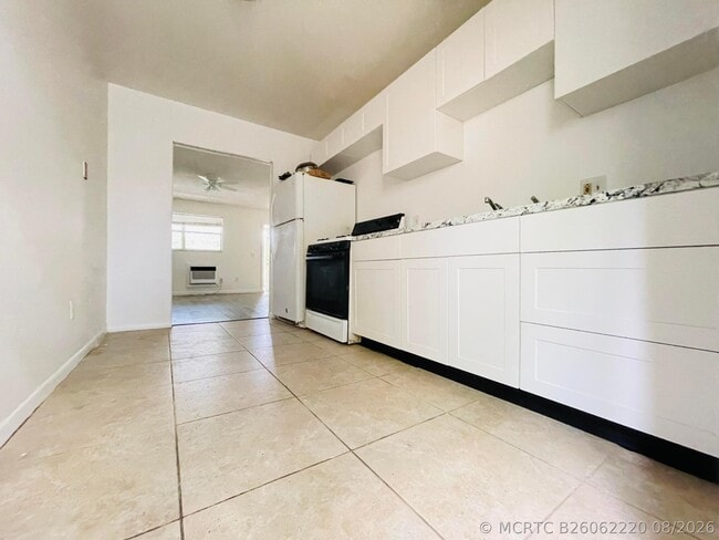 Building Photo - 531 27th St Unit 1