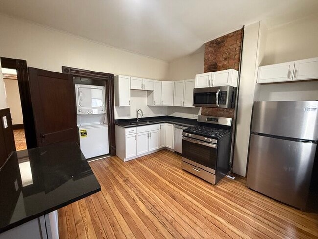 Photo - 187-189 E Whittier St