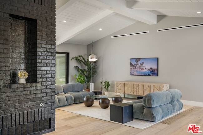 Photo - 8400 Mulholland Dr