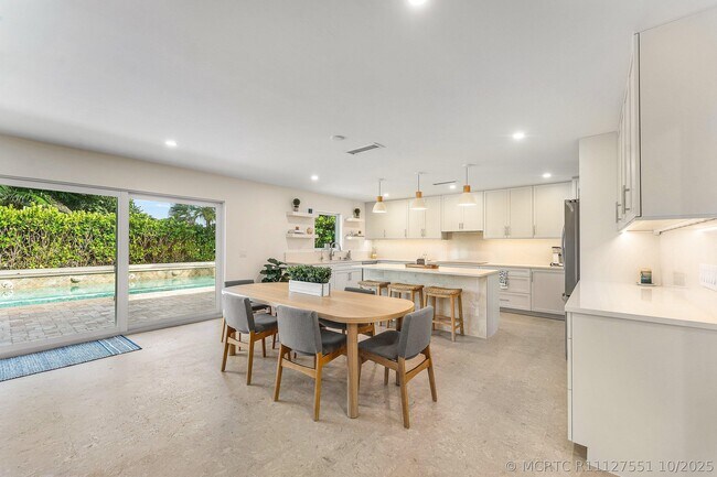 Photo - 1070 Marble Way