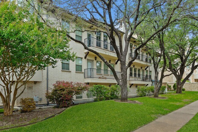 Luxury Highland Park Condo - Luxury Highland Park Condo Unit Hillcrest Ave  03