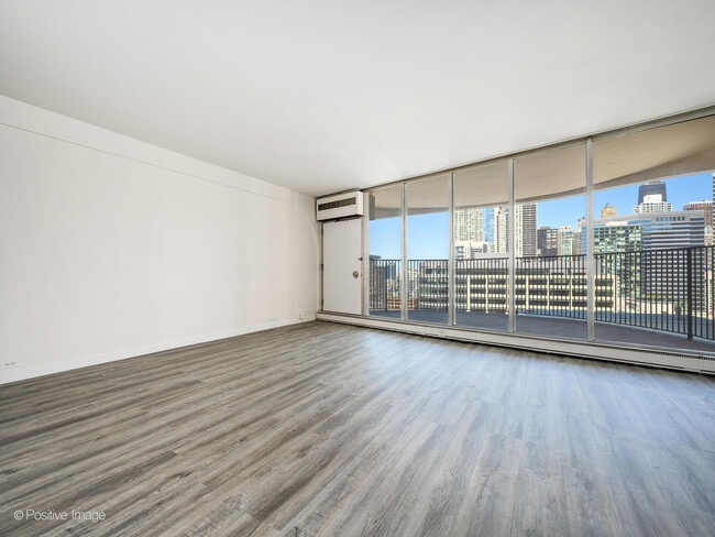 Building Photo - 300 N State St Rental