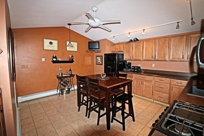 Photo - 1040 Shirley St Unit 1