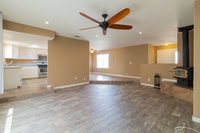 Photo - 21148 Rosewood St