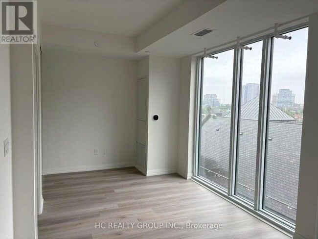 Photo - 280 Dundas St W Unit 713