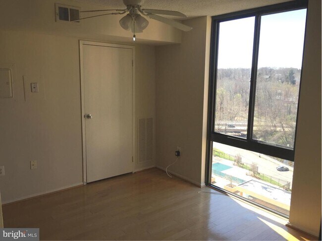 Photo - 4500 S Four Mile Run Dr Unit 918