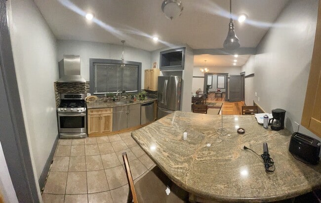 Building Photo - 34 Larchmont St Unit 2