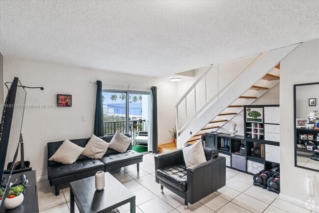 Building Photo - 5731 NW 37th St Unit 306 Rental
