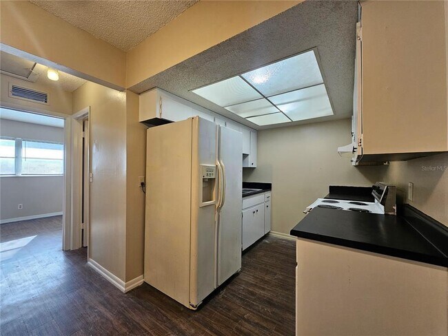 Photo - 201 Northwest Jefferson Cir N Unidad 2