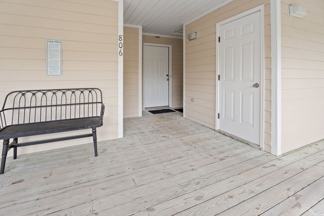 3350 Club Villas Dr Unit 806