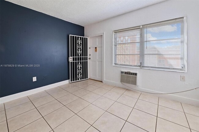 Photo - 3571 SW 10th St Unidad 10B